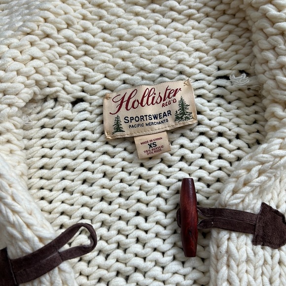 Hollister Ivory Chunky Cable knit Toggle Wool Blend Cardigan Sweater - Picture 3 of 11